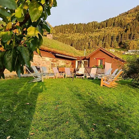 Orheimstunet - Gardsferie For Storfamilien Der Ogsa Hunden Er Velkommen Starheim Exterior photo